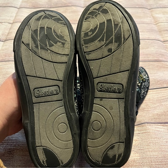 Black Floral Corduroy Sketchers Ankle Boots with Fuzzy Boots, Size 7 - Picture 2 of 5